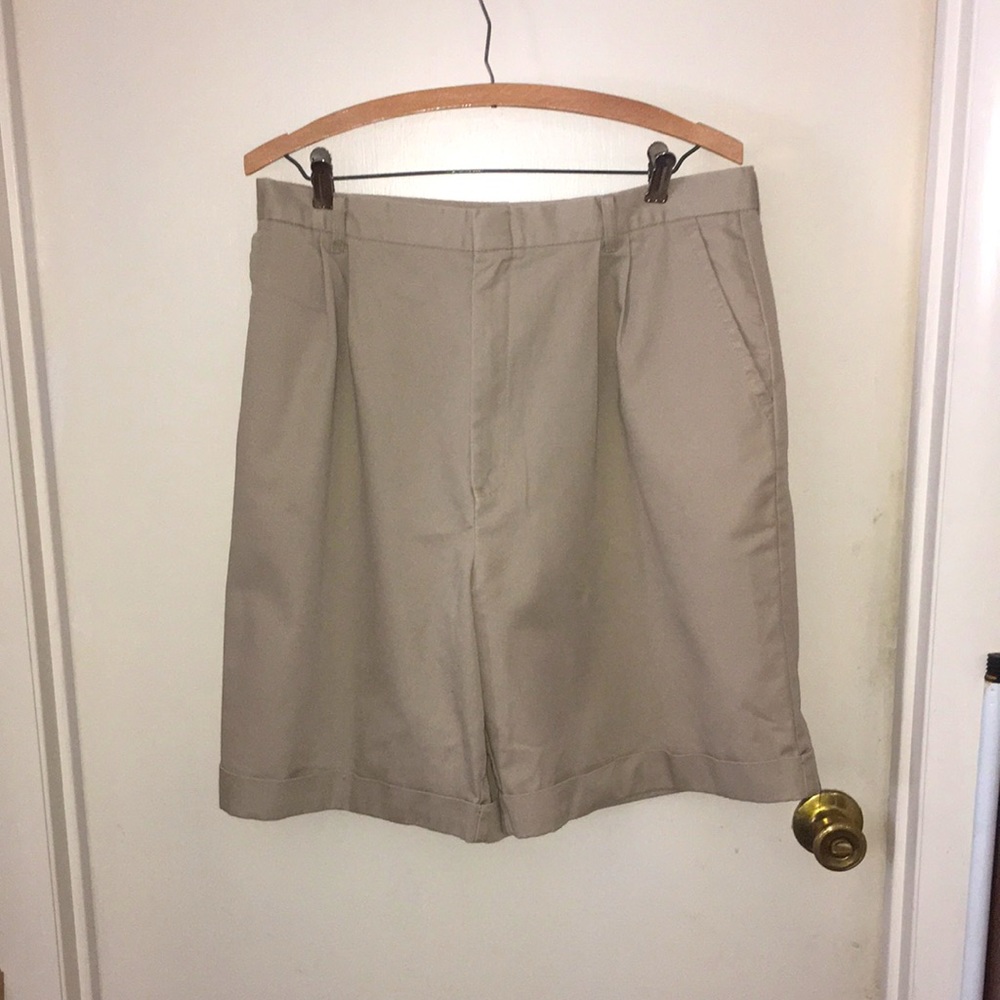 Casual khaki style shorts